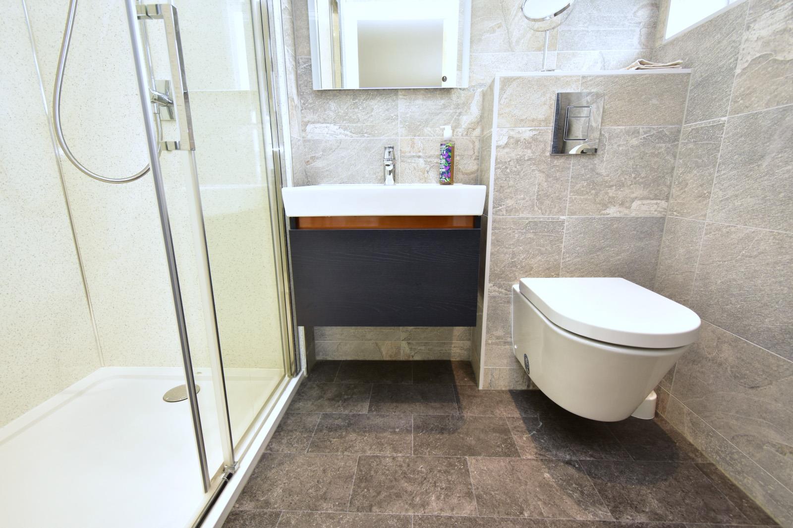 A SHOWER ROOM.JPG